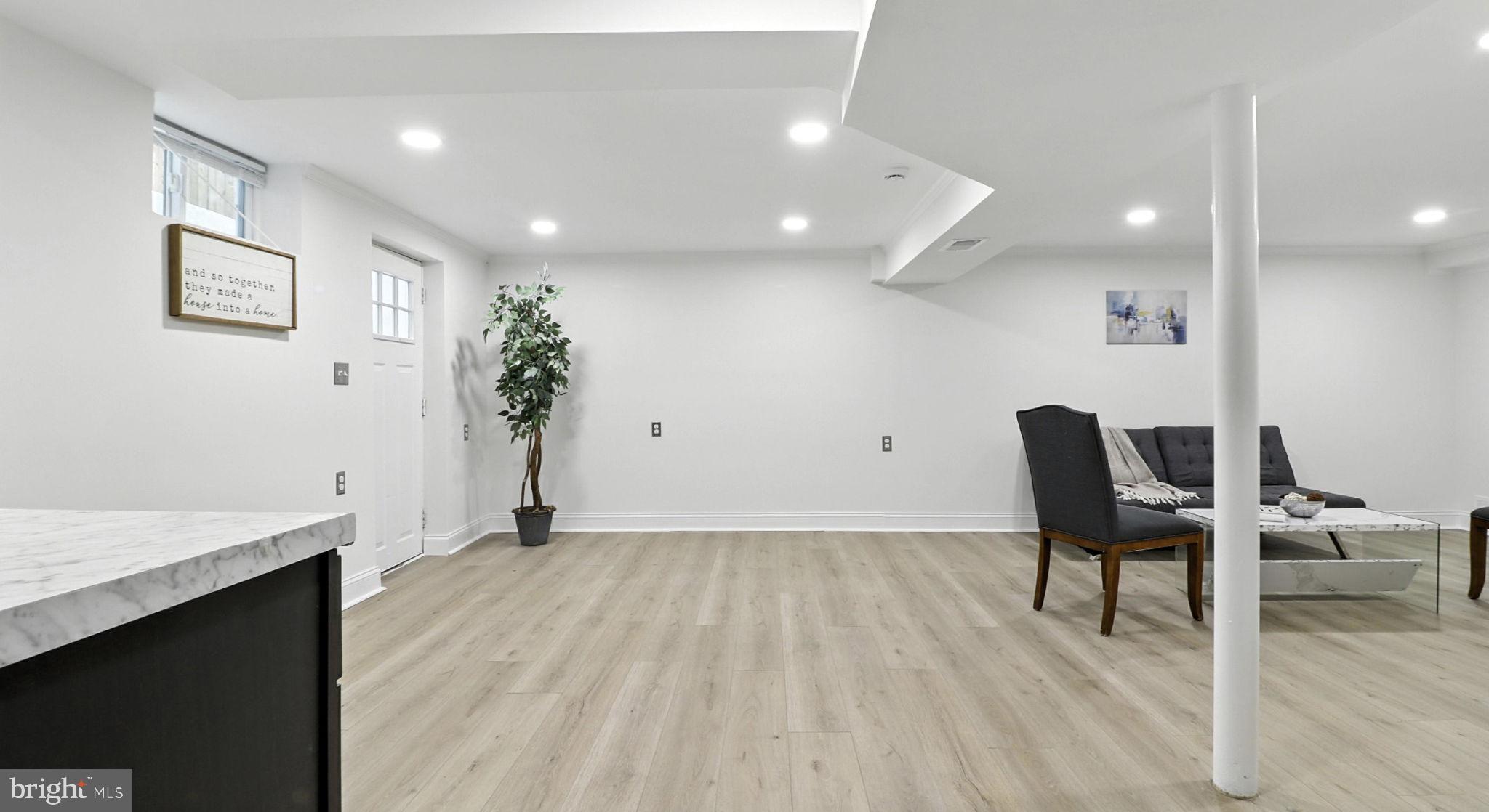 KENSINGTON - Residential