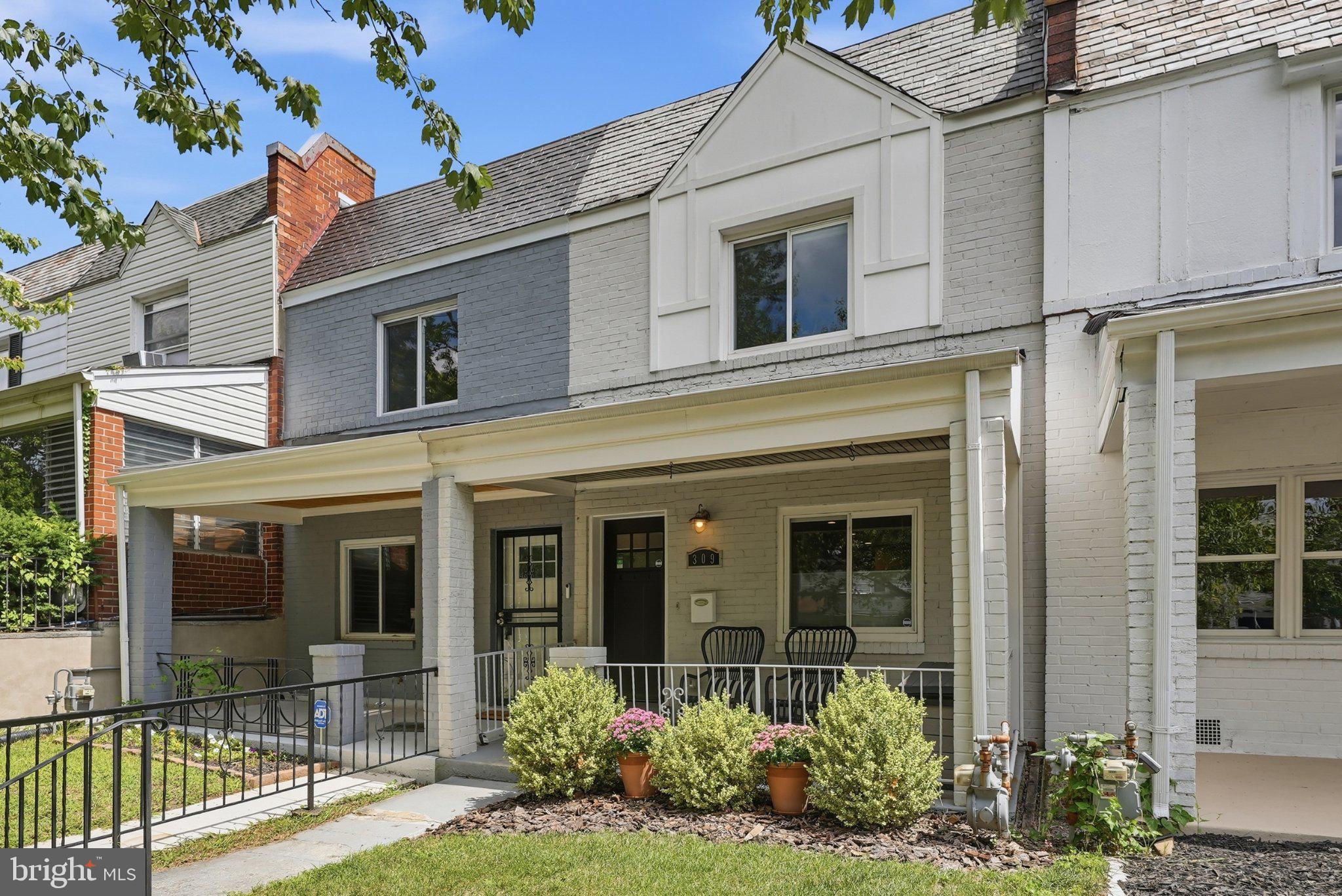 309 35TH STREET NE