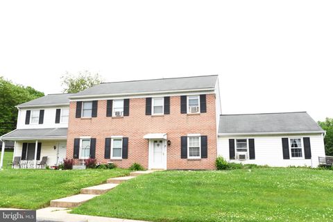 Photo of 329 Cardinal Lane, LEOLA, PA 17540 (MLS # PALA2083576)