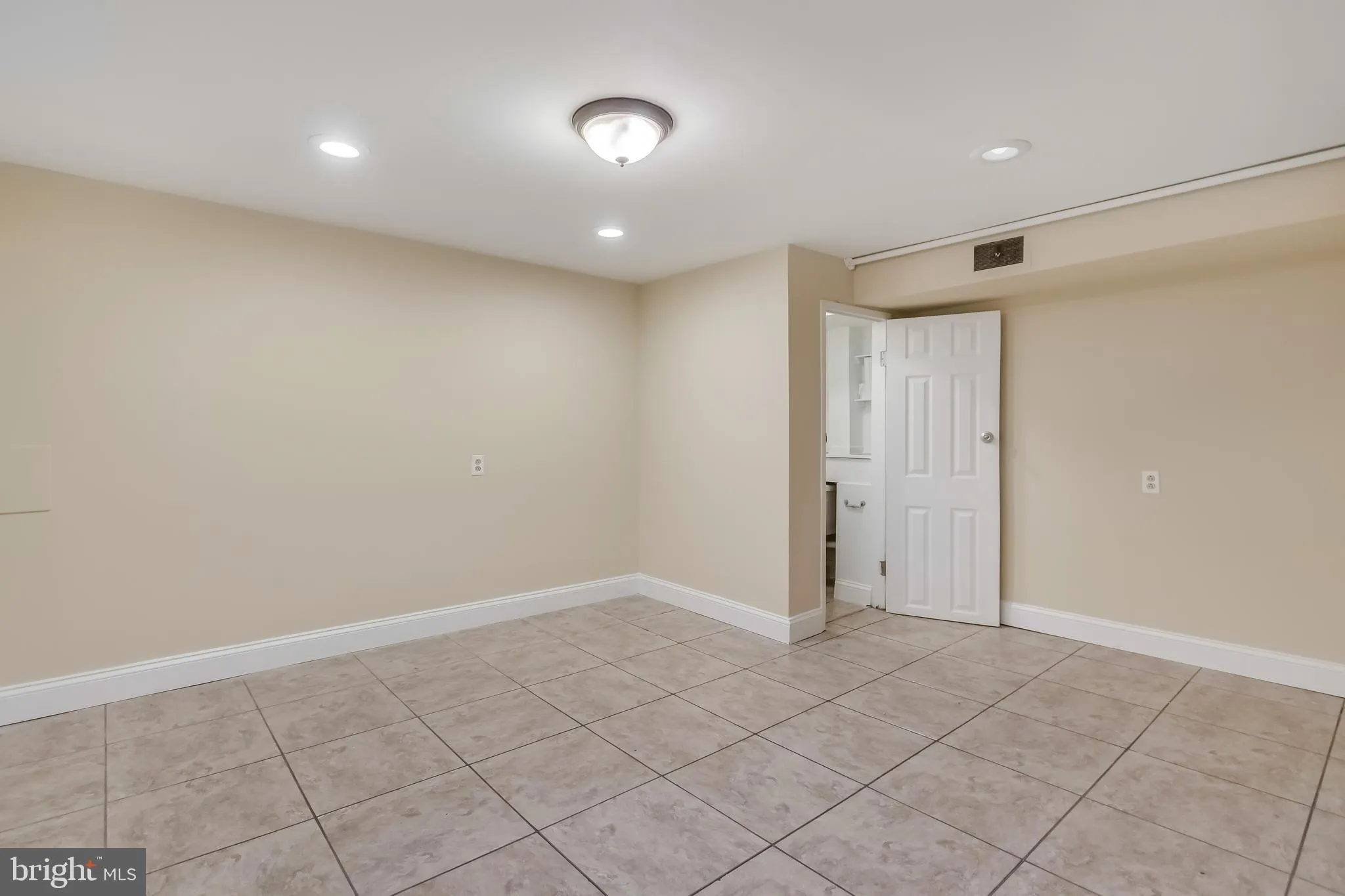 Baltimore, Maryland 21214, United States, 3 Bedrooms Bedrooms, ,2 BathroomsBathrooms,Residential,Active,234223