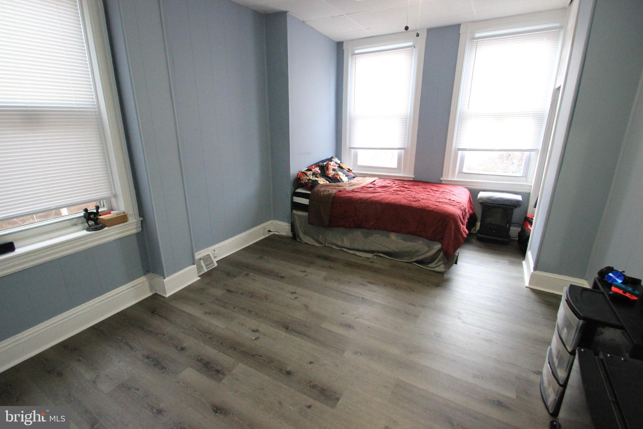 WEST OAK LANE - Residential