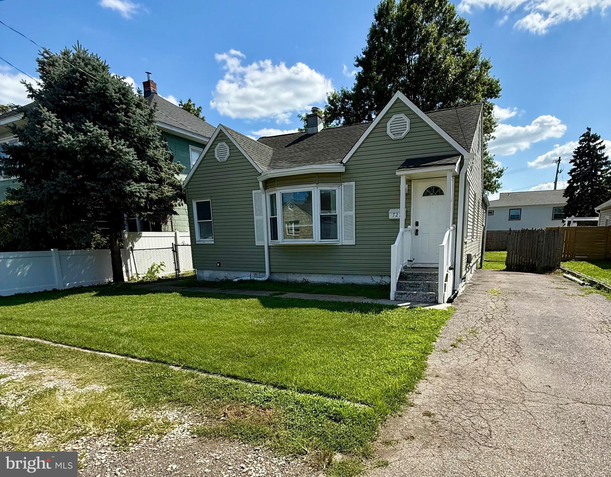 727 MERLIN STREET