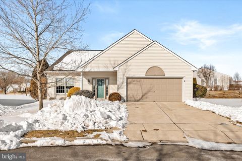 Homes For Sale - 14 Covered Bridge Circle<br/> COLUMBUS, NJ 08022