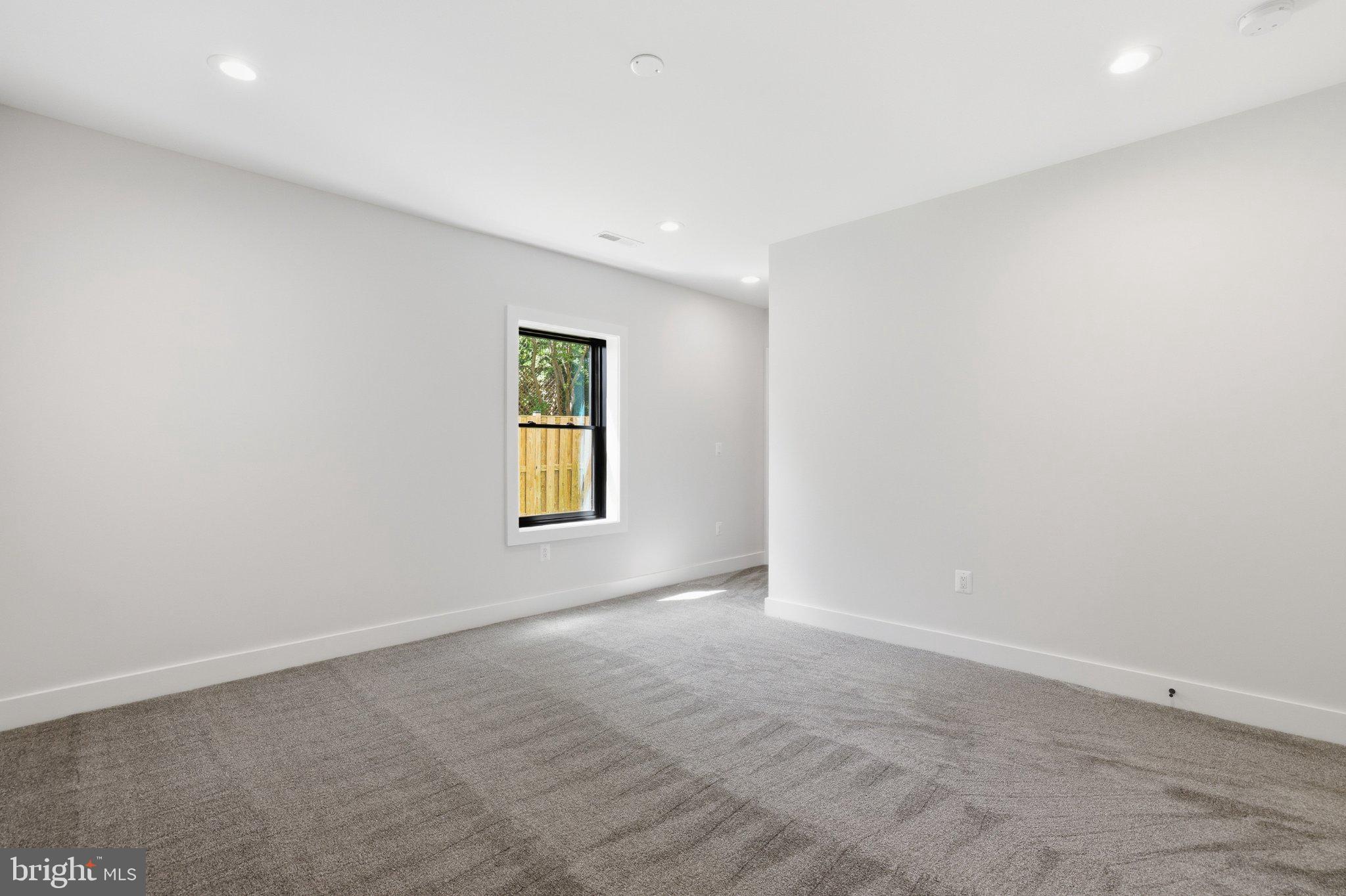 GRASS RIDGE - Residential