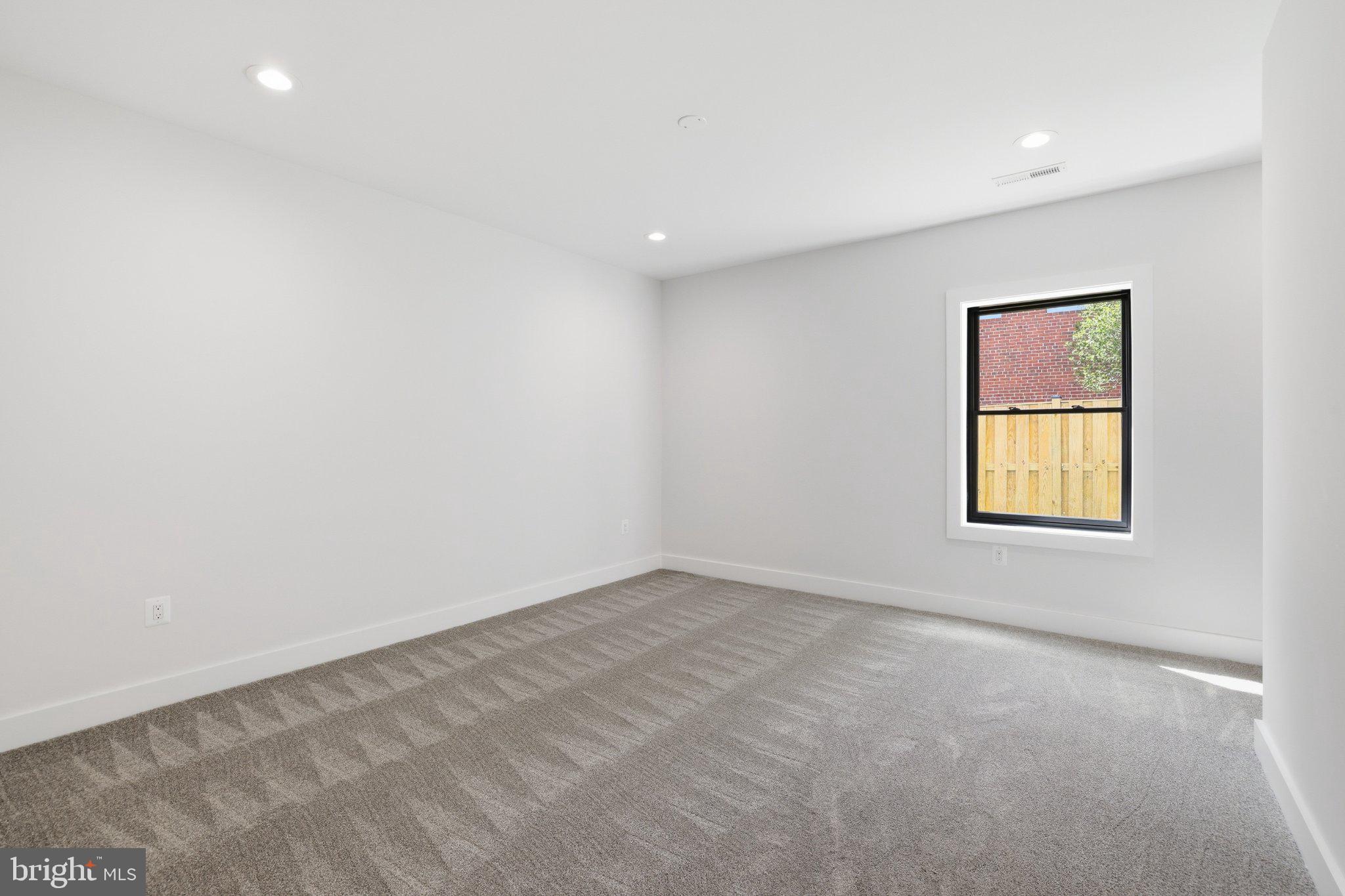 GRASS RIDGE - Residential