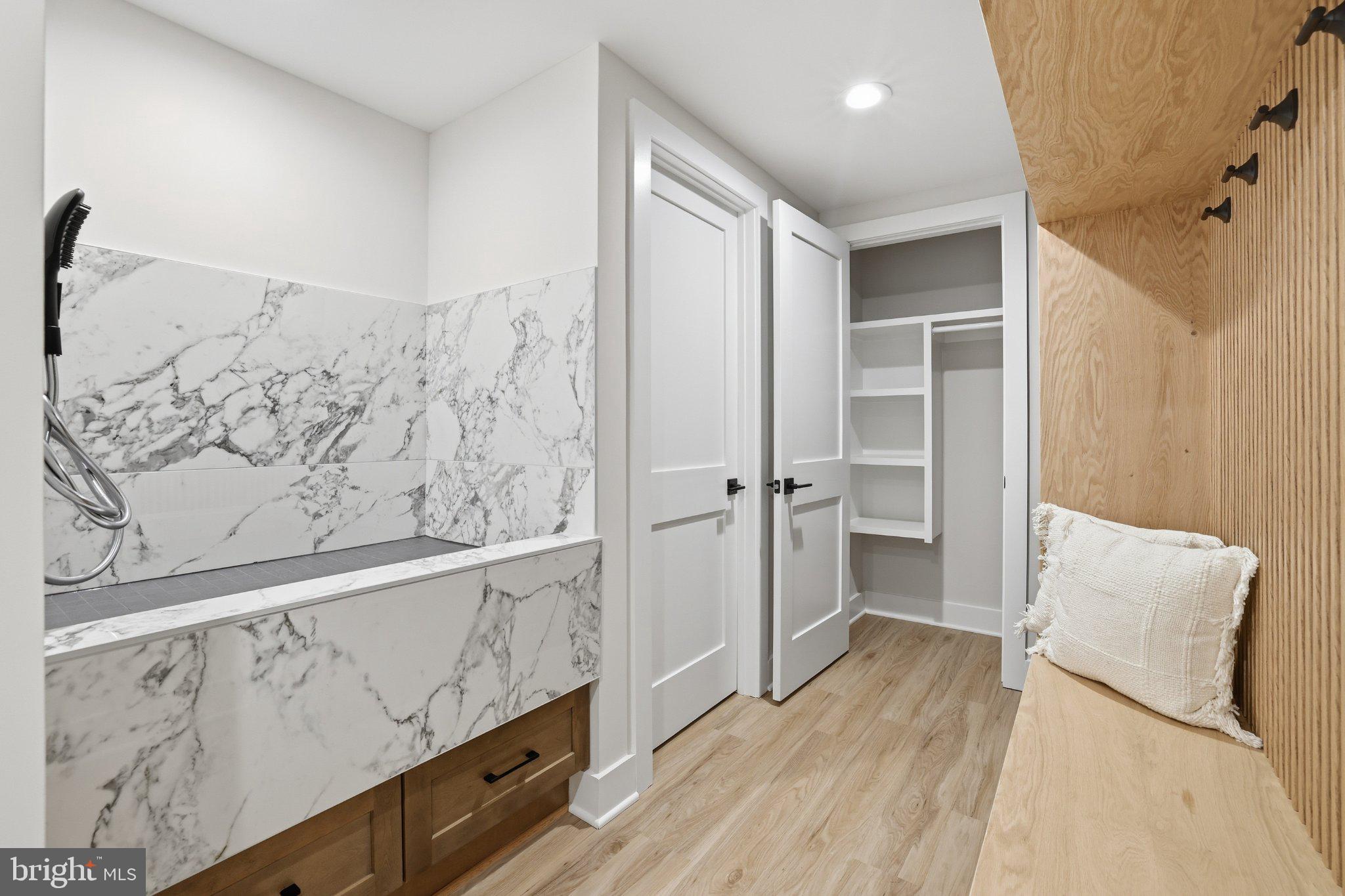 GRASS RIDGE - Residential
