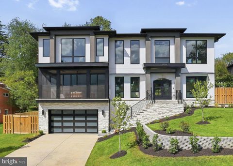 Photo of 6514 Byrnes Drive, MCLEAN, VA 22101 (MLS # VAFX2308172)