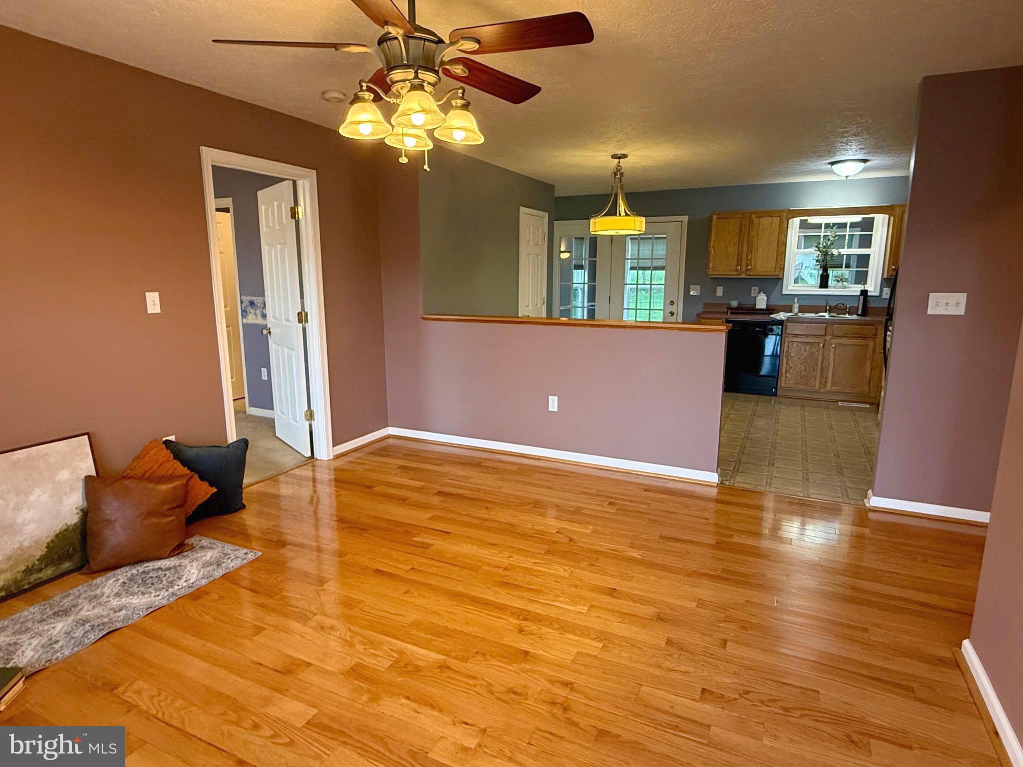 RIDGEFIELD - Residential