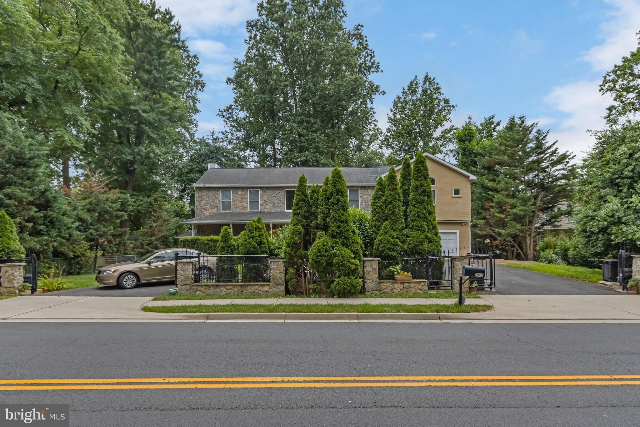 203 FOLLIN LANE SE