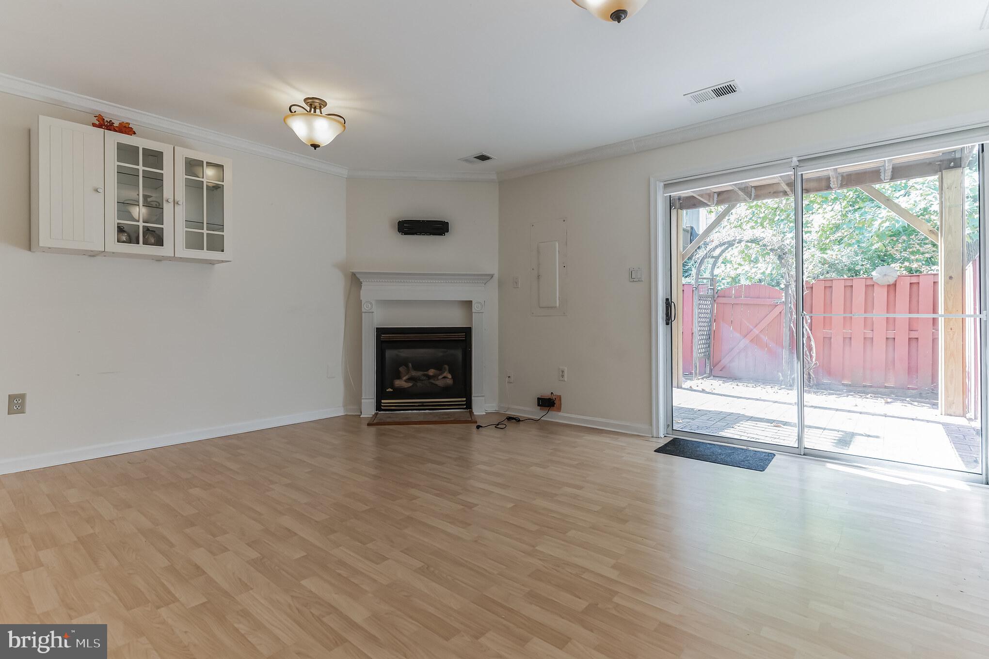 ST ANDREWS SQUARE - Residential Lease