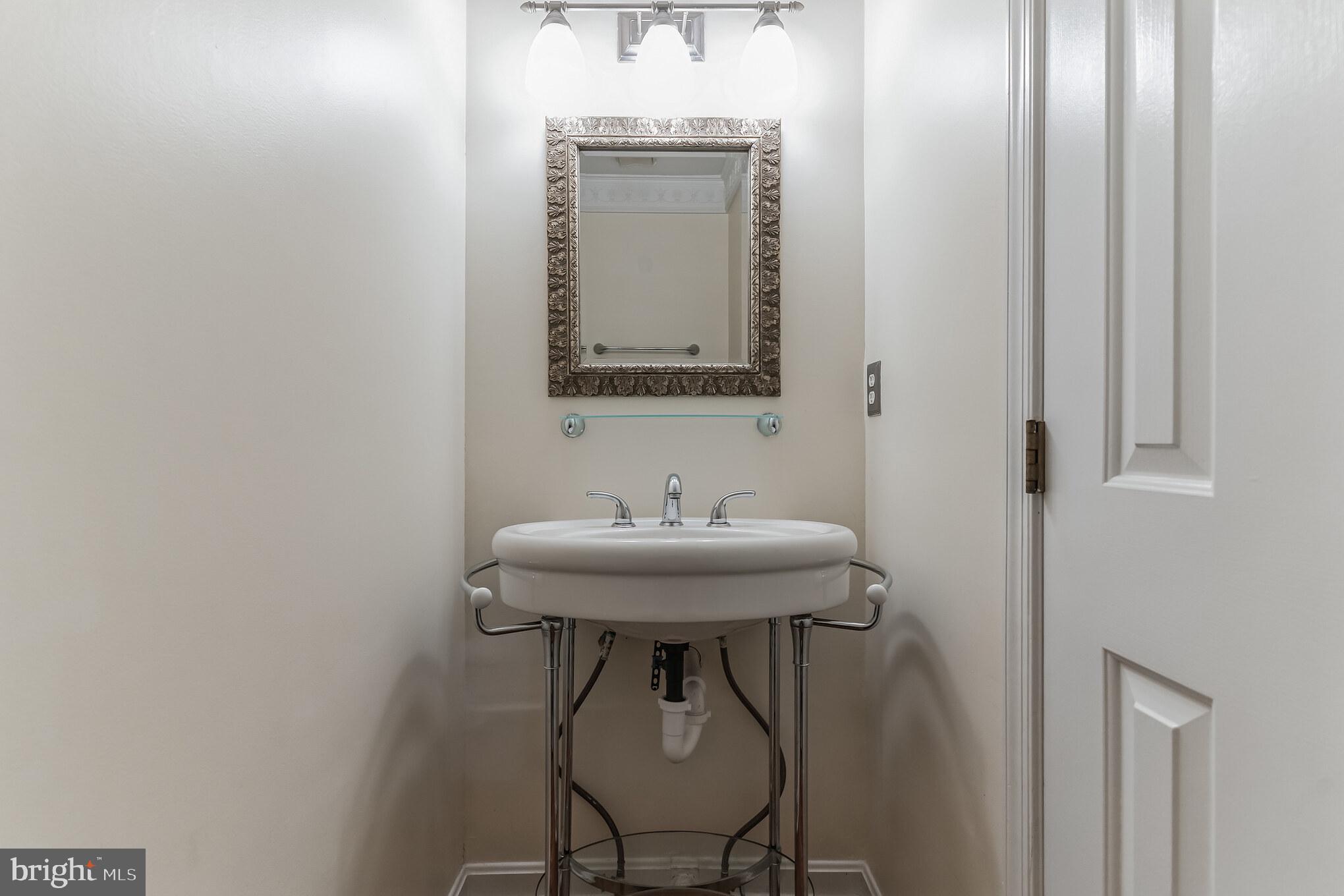 ST ANDREWS SQUARE - Residential Lease