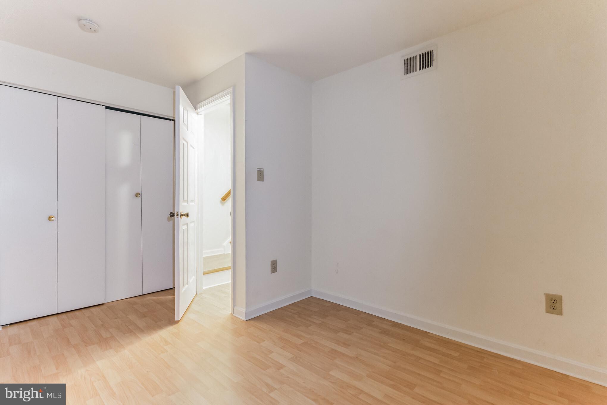 ST ANDREWS SQUARE - Residential Lease