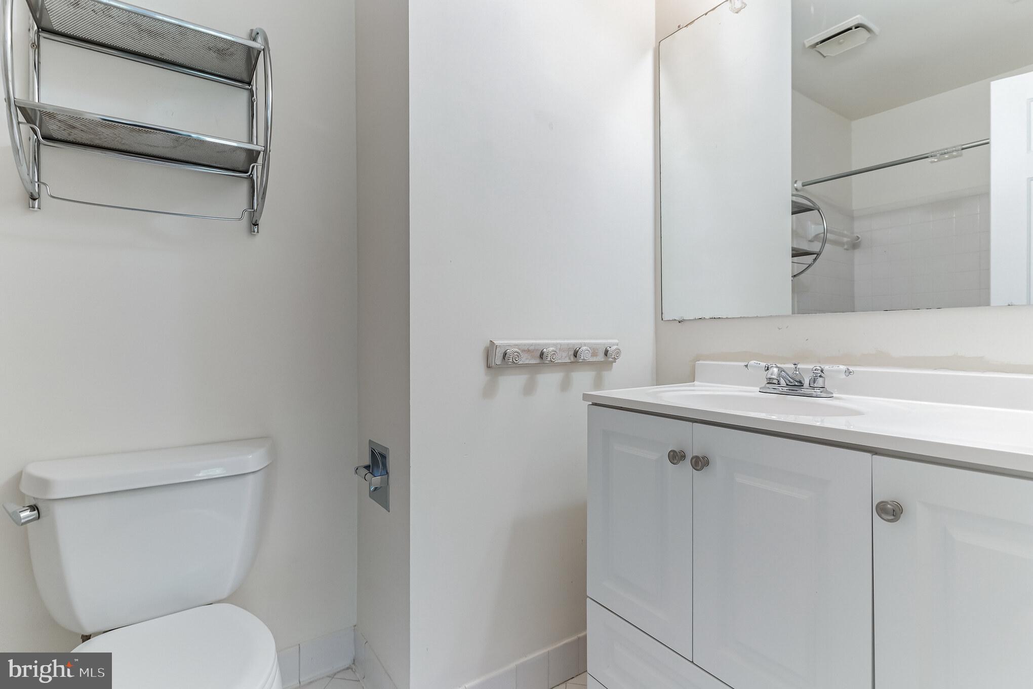 ST ANDREWS SQUARE - Residential Lease