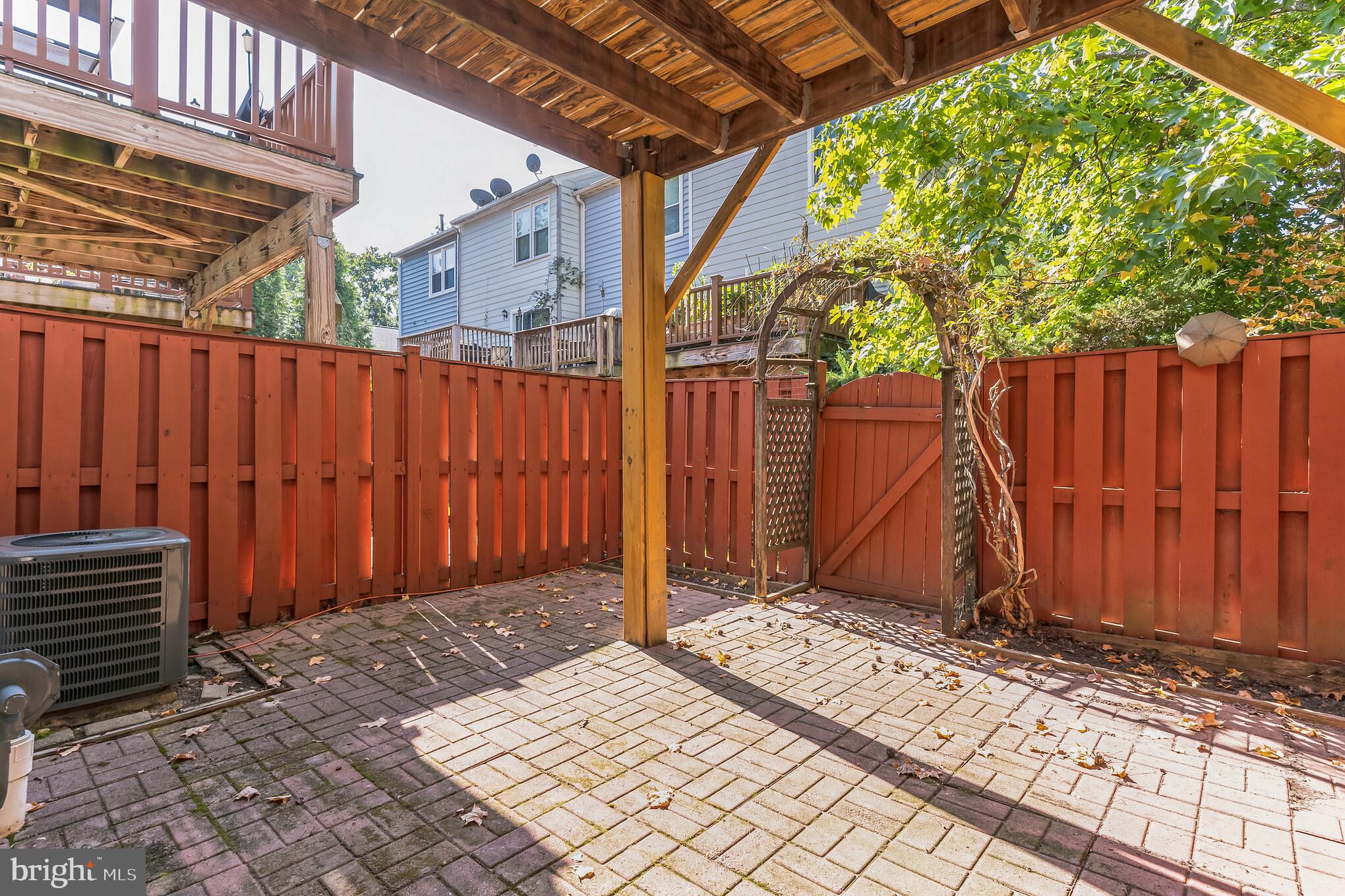 ST ANDREWS SQUARE - Residential Lease