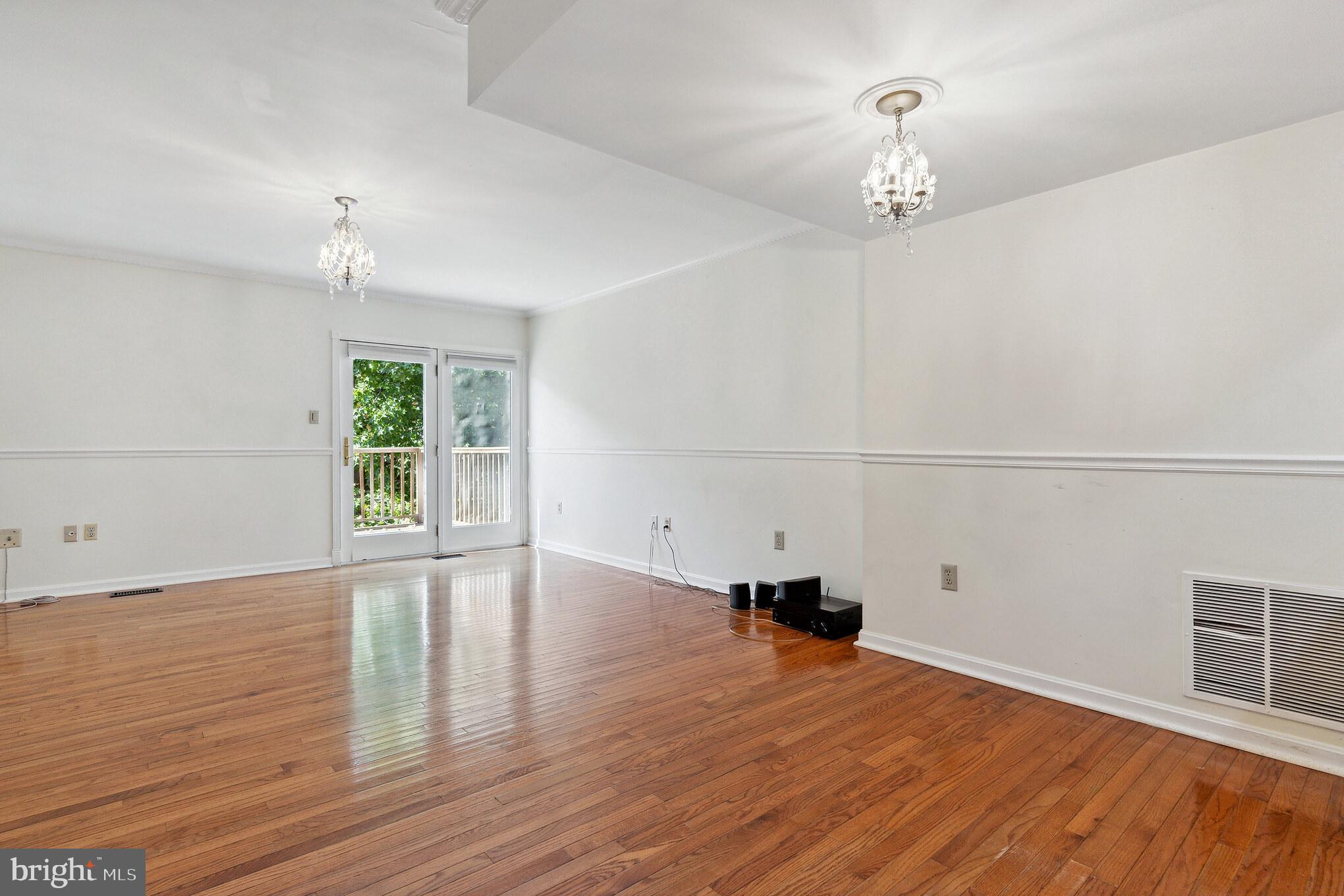 ST ANDREWS SQUARE - Residential Lease