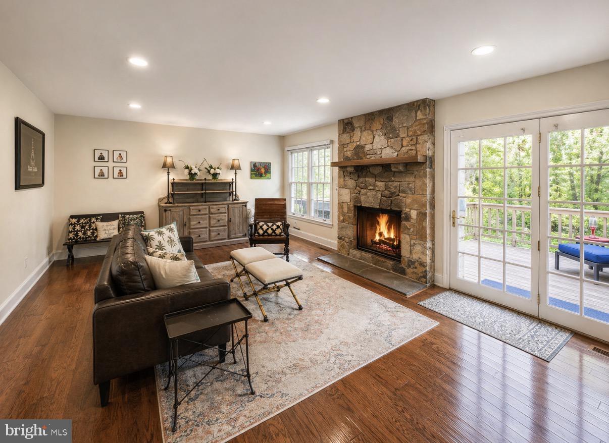 THREE PONDS - Residential