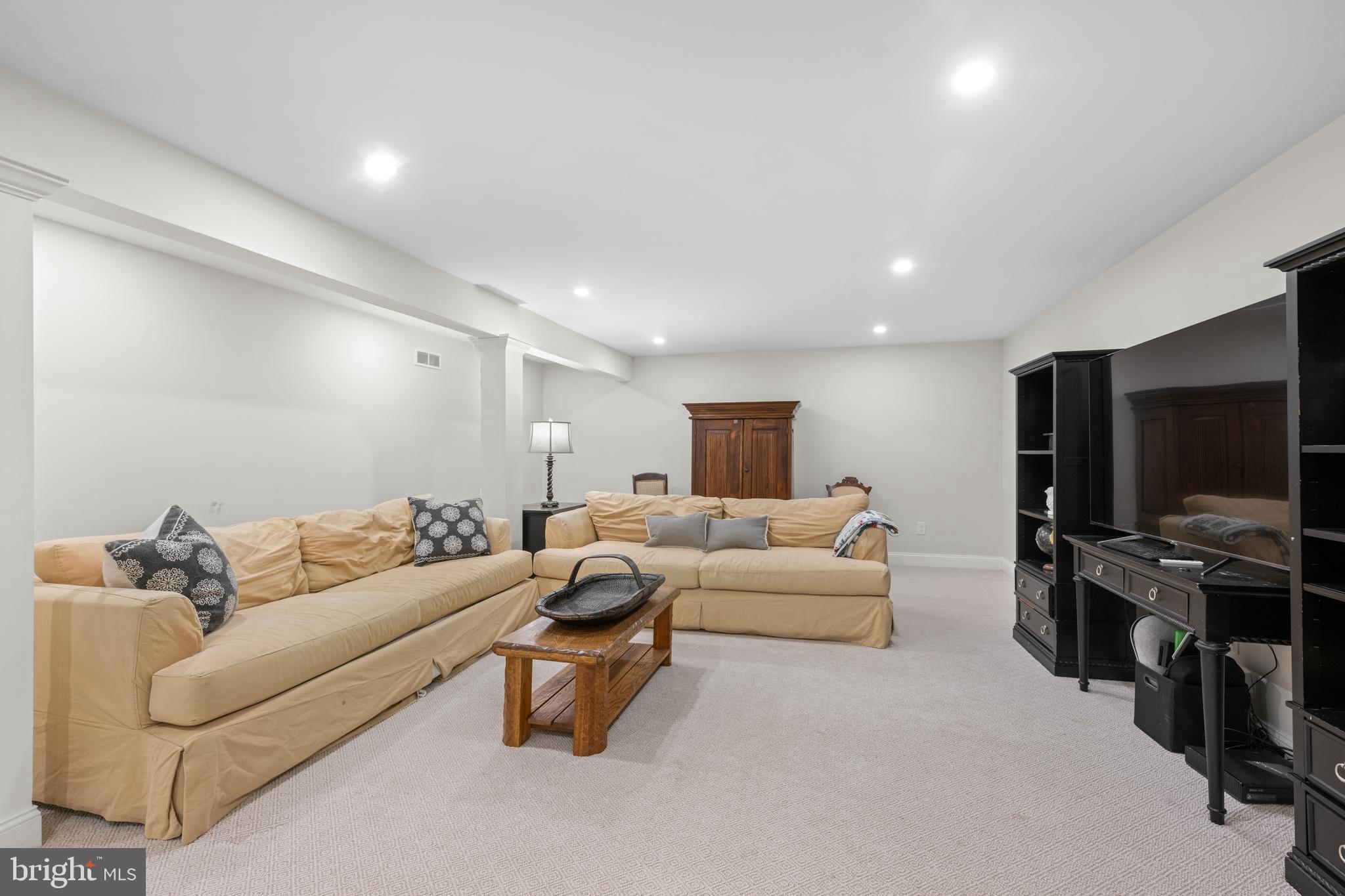 THREE PONDS - Residential