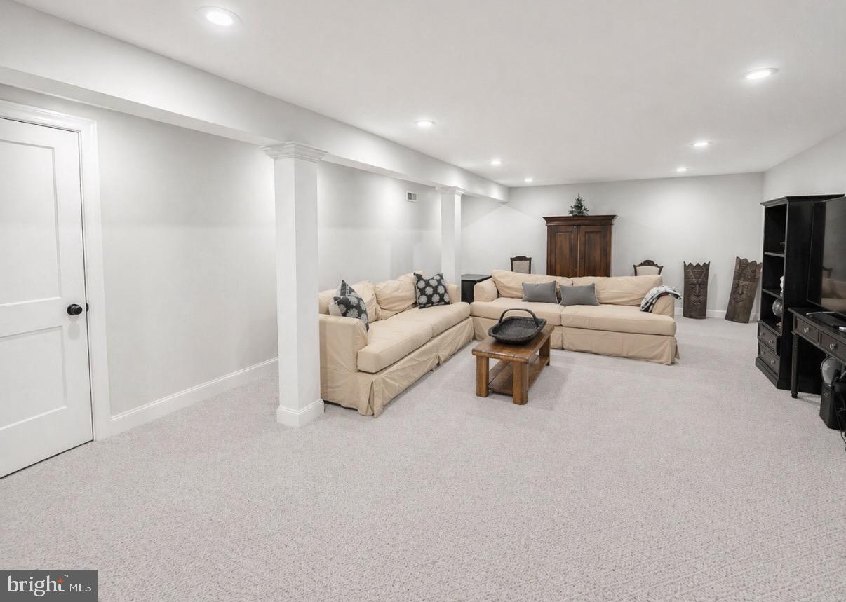 THREE PONDS - Residential