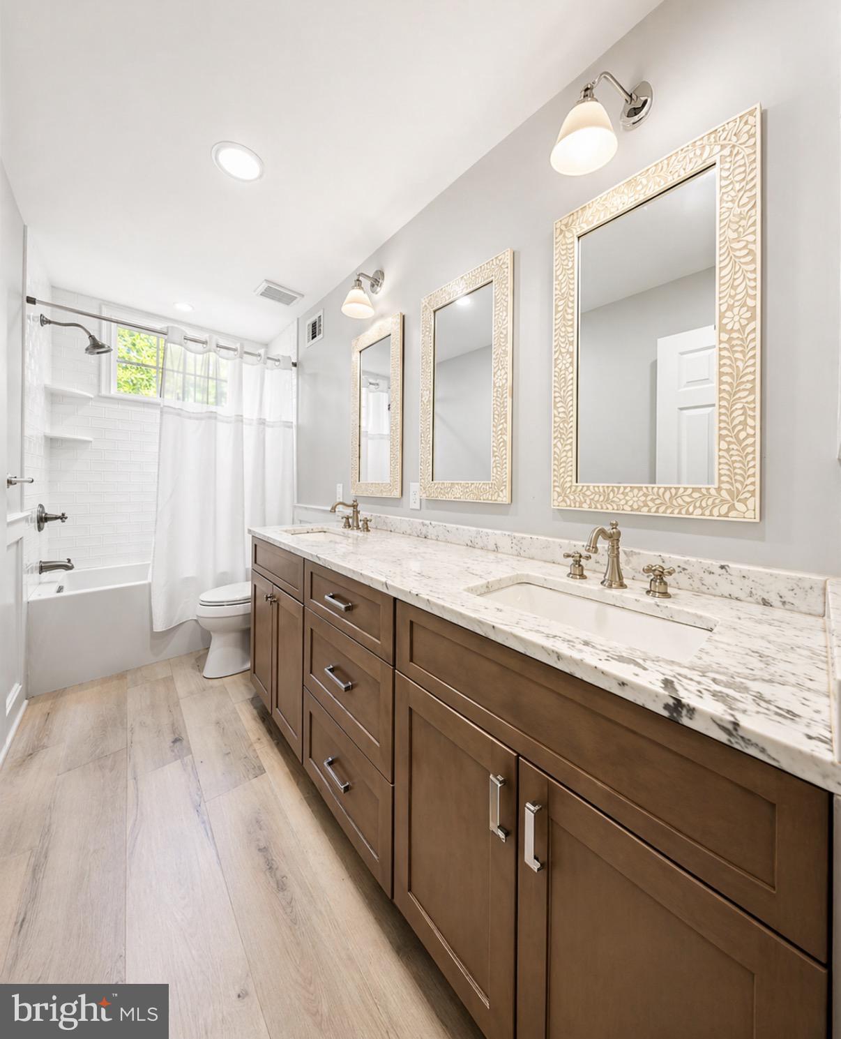 THREE PONDS - Residential