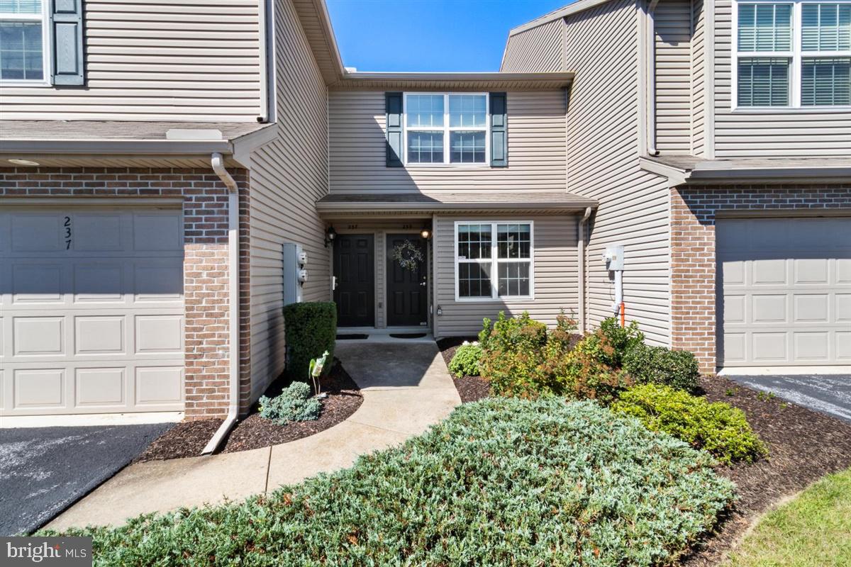 PINNACLE AT HERSHEY MEADOWS - Residential