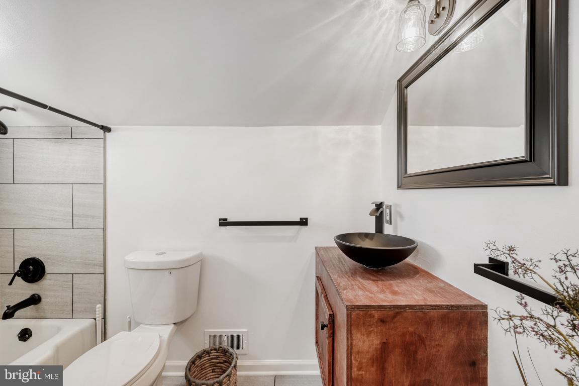 LAURAVILLE HISTORIC DISTRICT - Residential