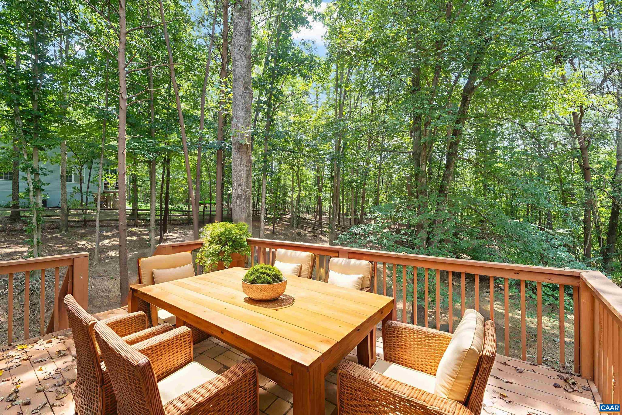 LAKE MONTICELLO - Residential