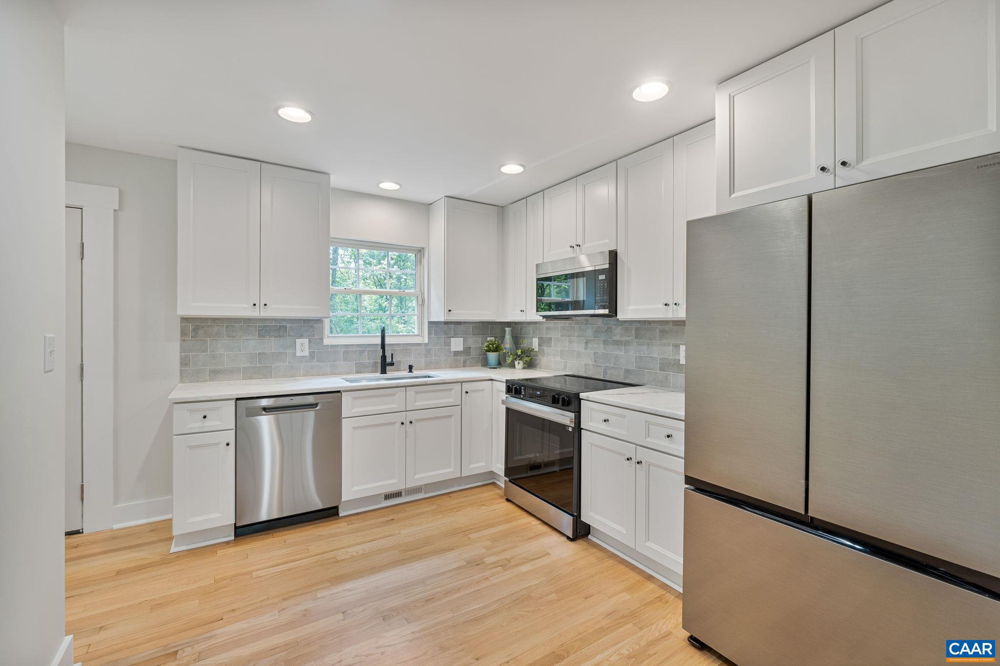 LAKE MONTICELLO - Residential