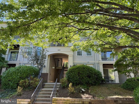 Photo of 1025 Gardenview Loop #301, WOODBRIDGE, VA 22191 (MLS # VAPW2132390)