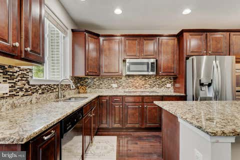 Townhouse For Rent - 24837 Mason Terrace<br/> CHANTILLY, VA 20152