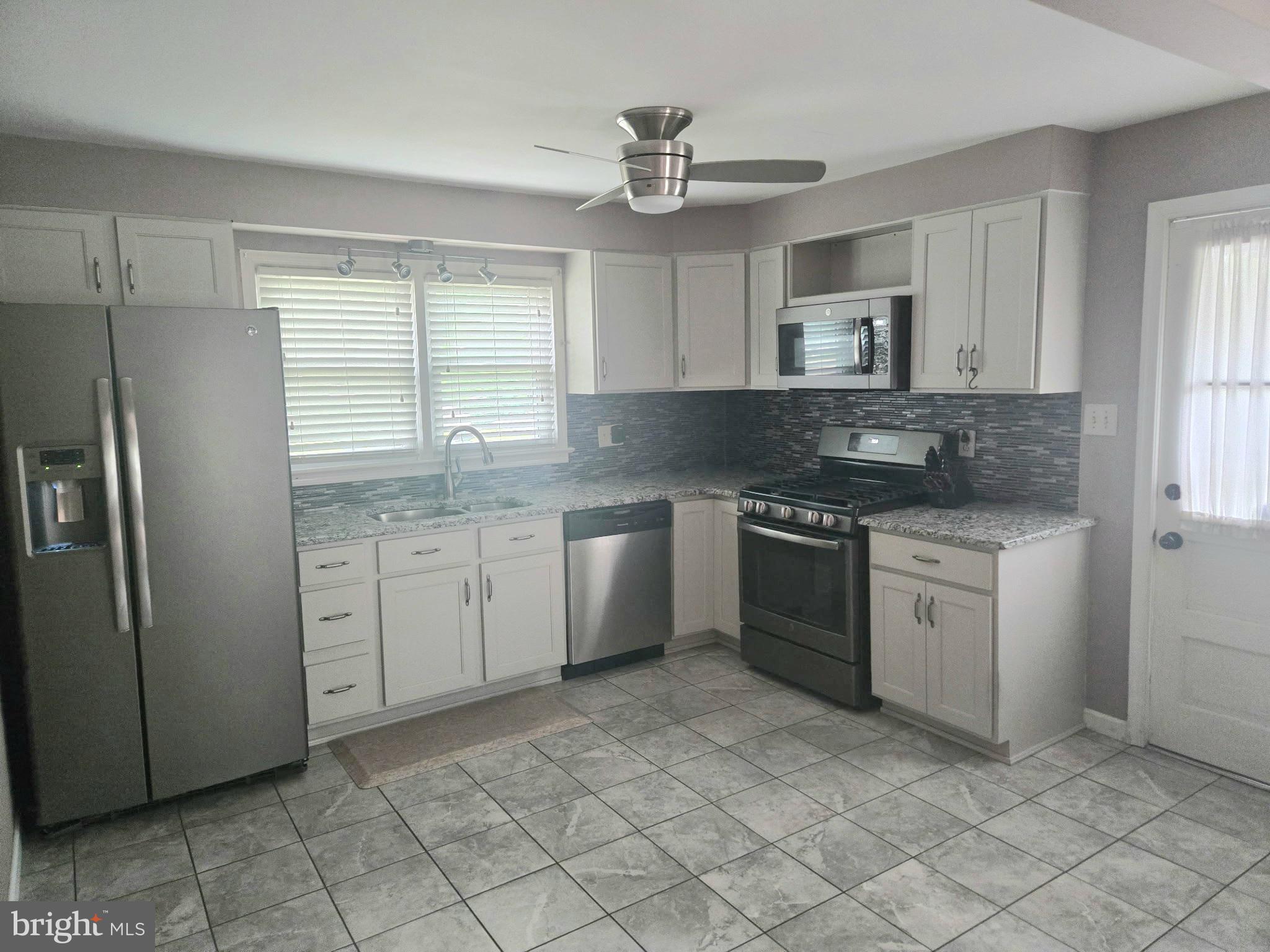 1828 CIRCLE DRIVE