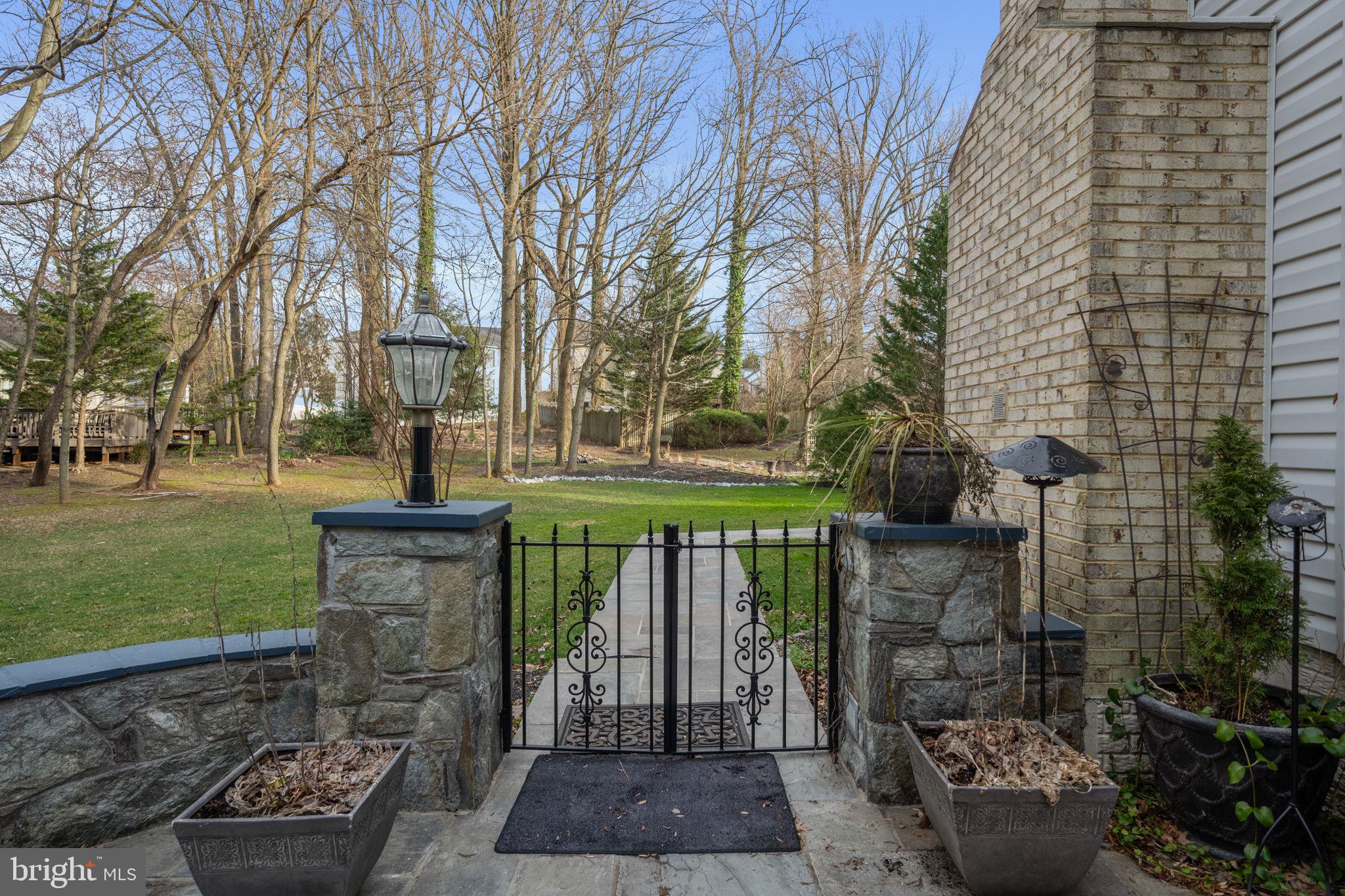 SHERWOOD FOREST - Residential