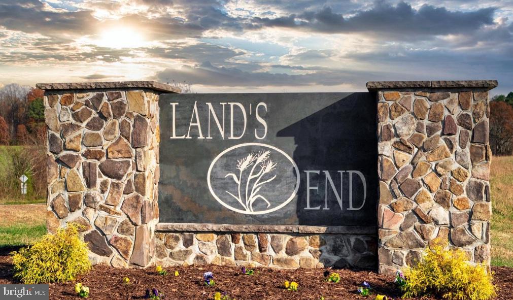 LANDS END ON LAKE ANNA - Residential