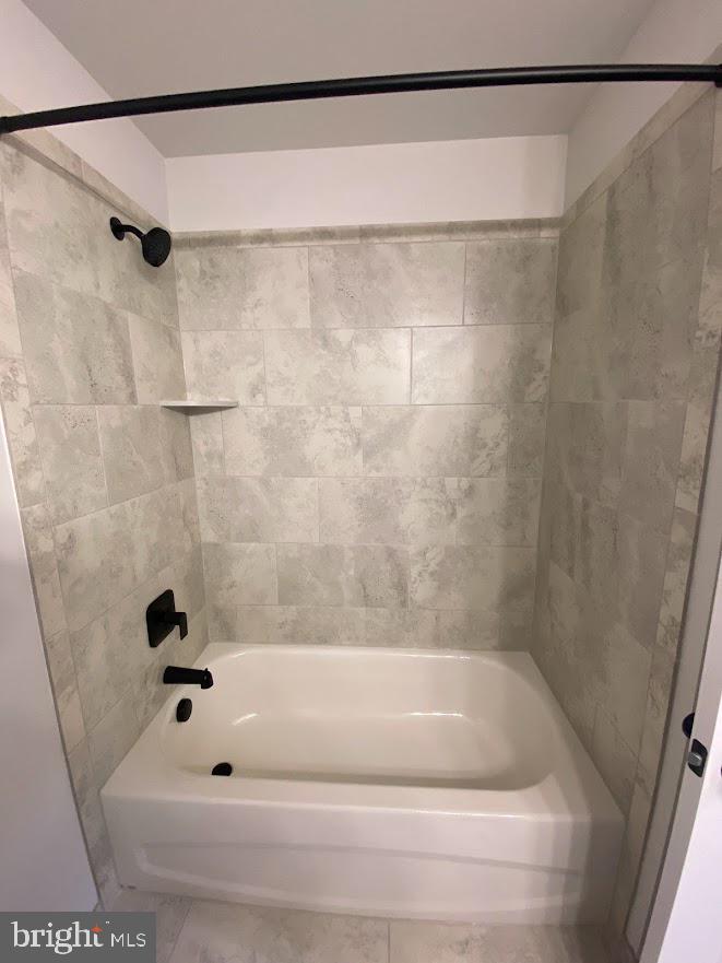 LANDS END ON LAKE ANNA - Residential