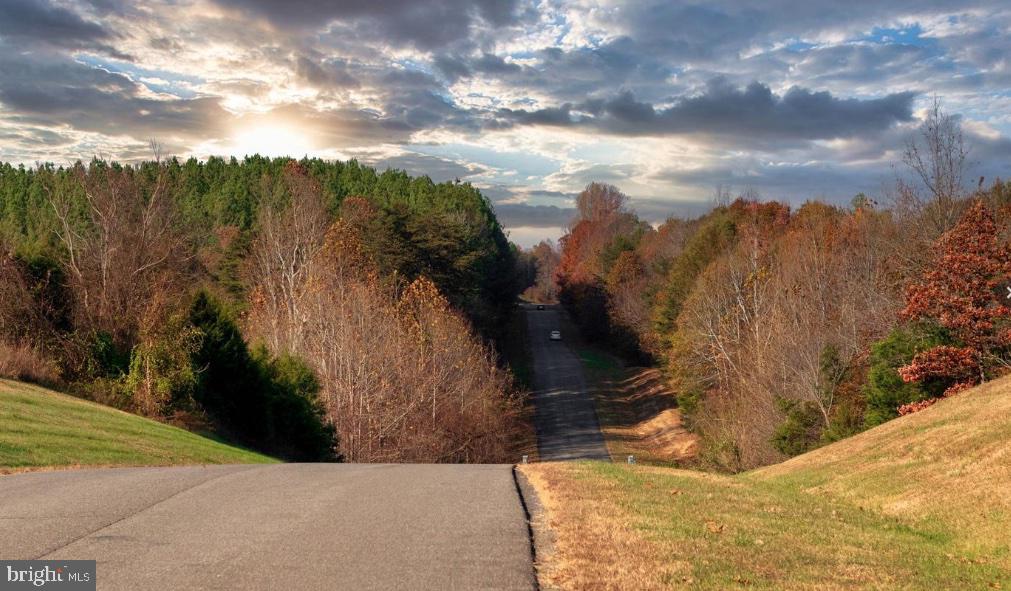 LANDS END ON LAKE ANNA - Residential