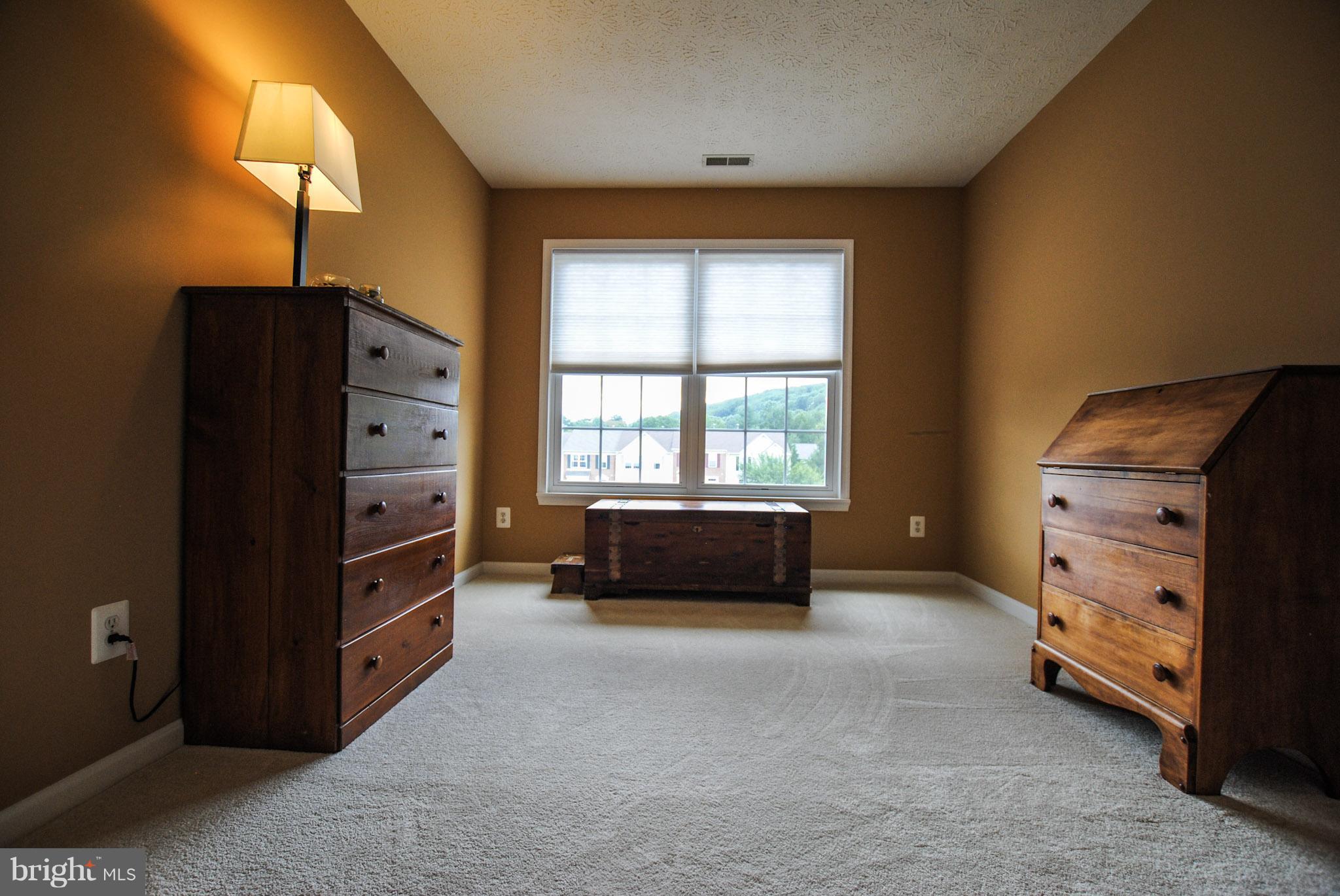 HUNTERS RUN - Residential