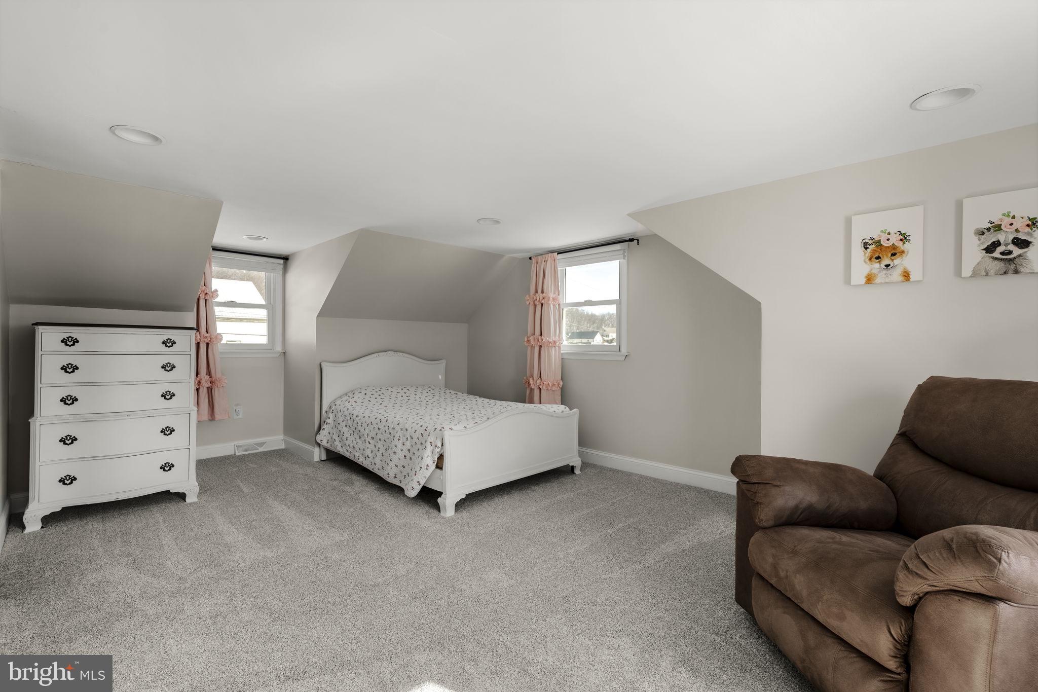 ELIZABETH TWP - Residential