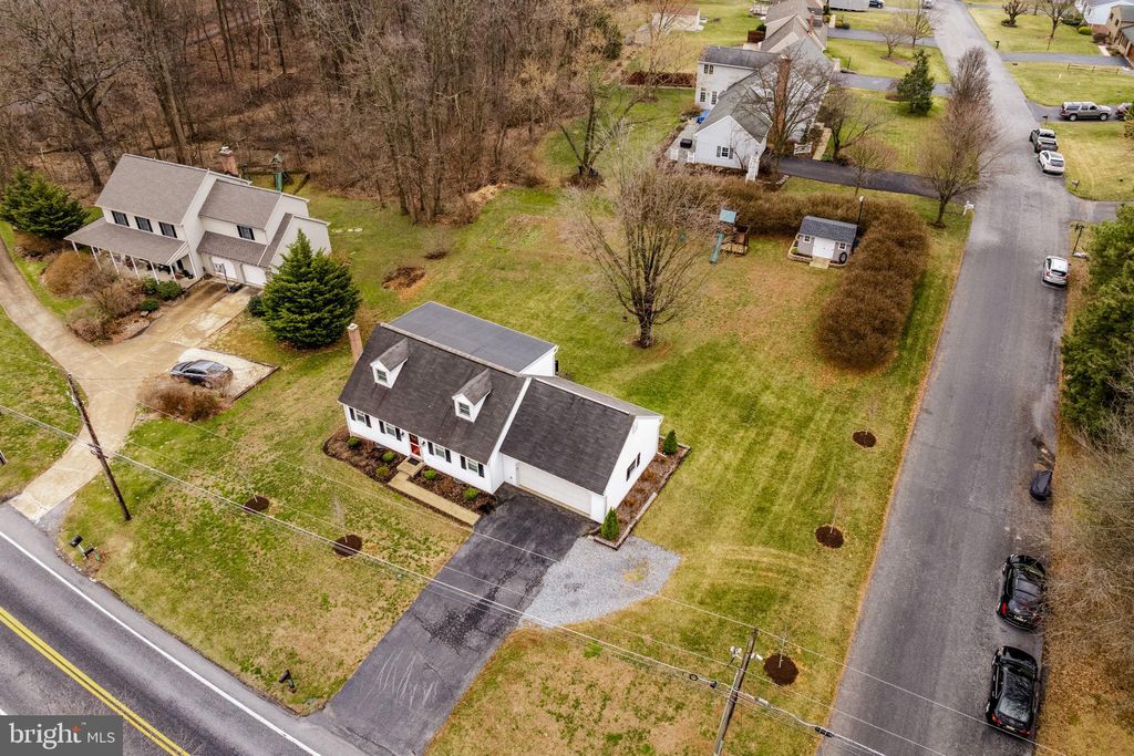 Photo of 646 W Brubaker Valley Road, LITITZ, PA 17543 (MLS # PALA2084690)