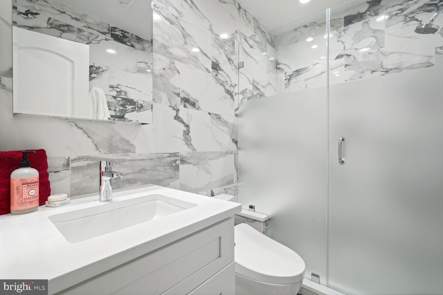 COURTHOUSE TRIANGLE - Residential Lease