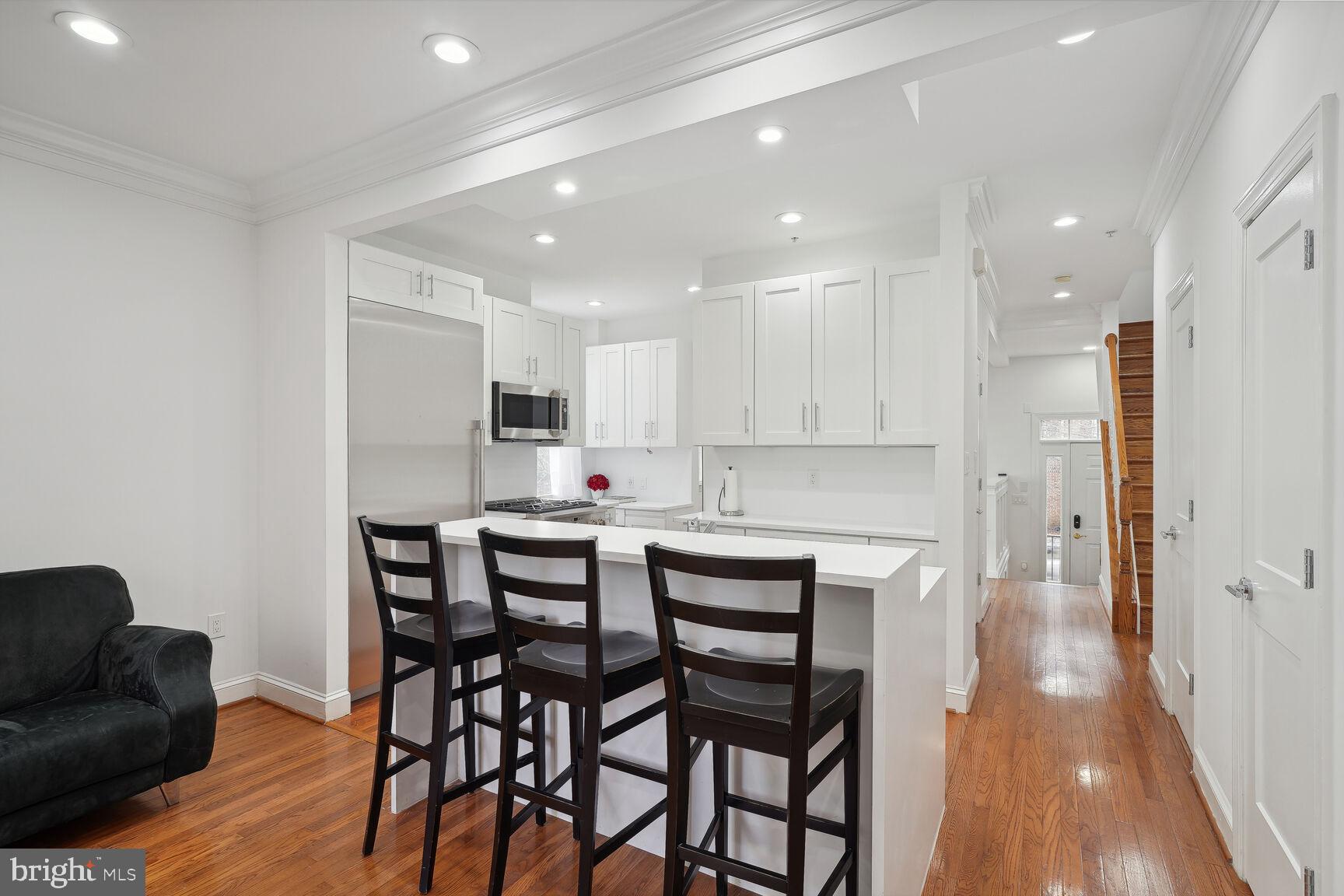 COURTHOUSE TRIANGLE - Residential Lease