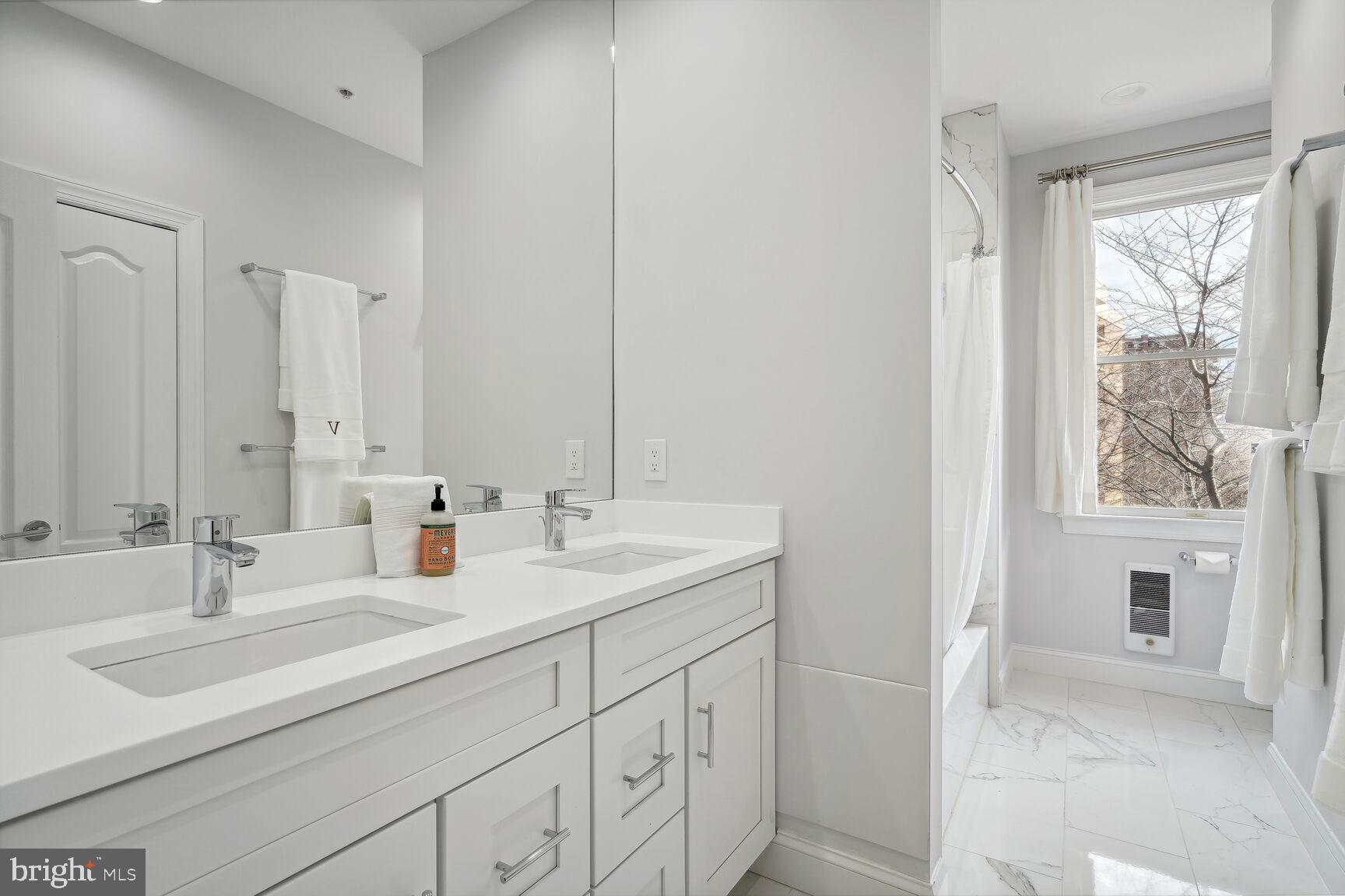 COURTHOUSE TRIANGLE - Residential Lease