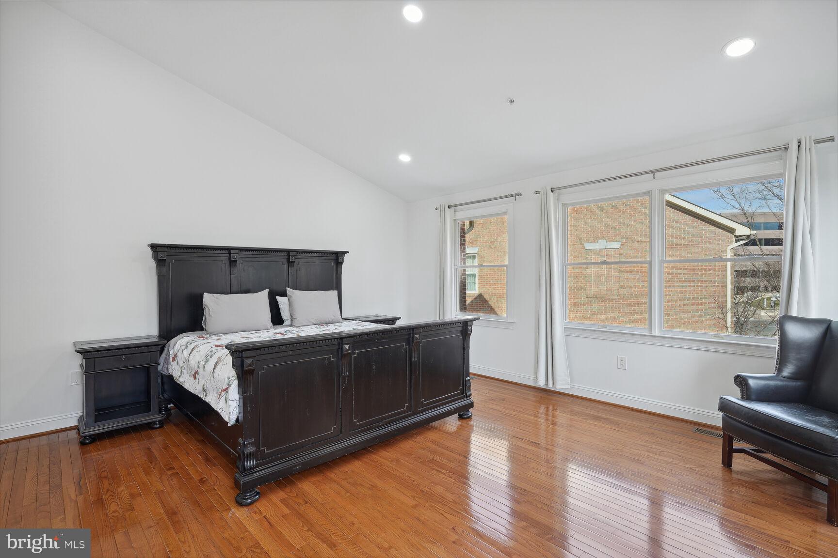 COURTHOUSE TRIANGLE - Residential Lease