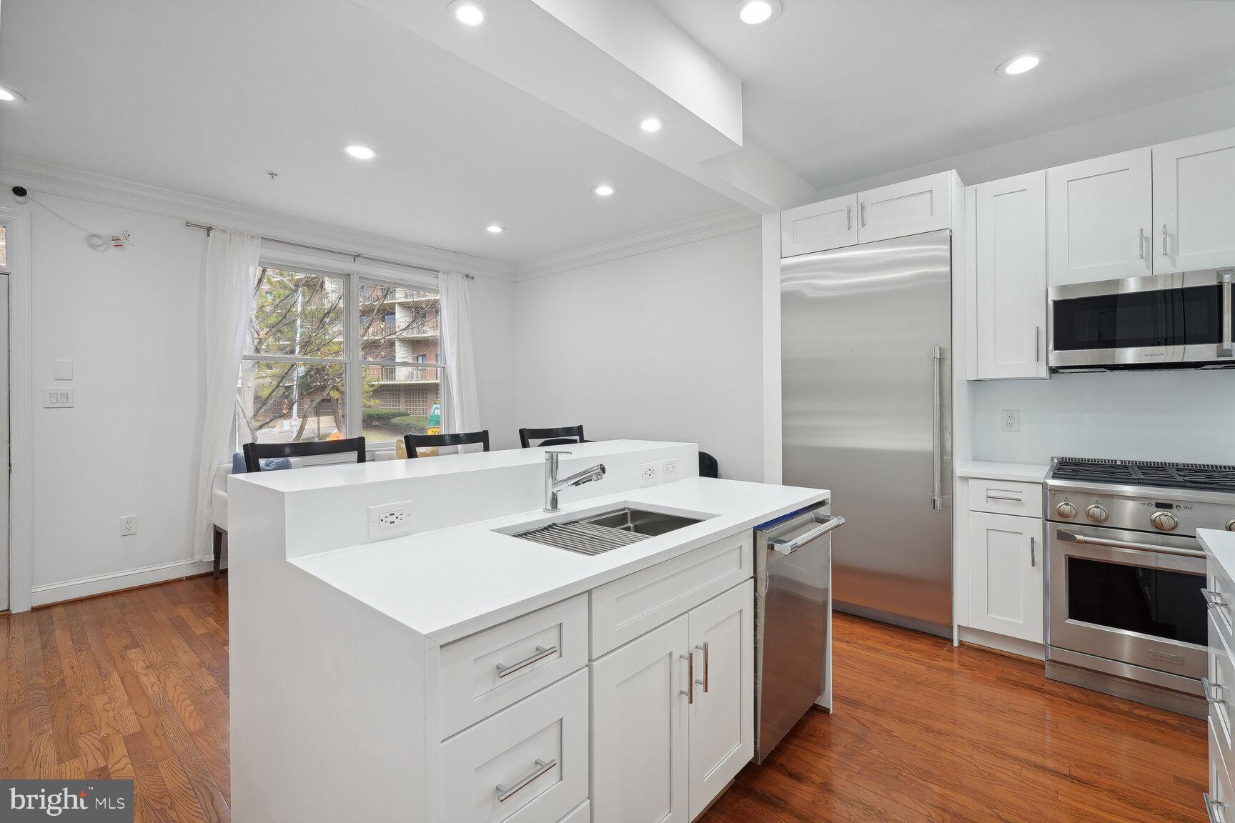 COURTHOUSE TRIANGLE - Residential Lease