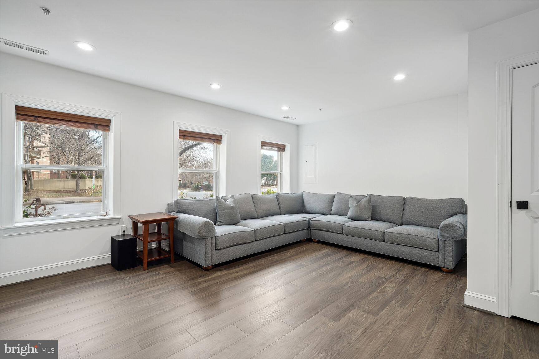 COURTHOUSE TRIANGLE - Residential Lease