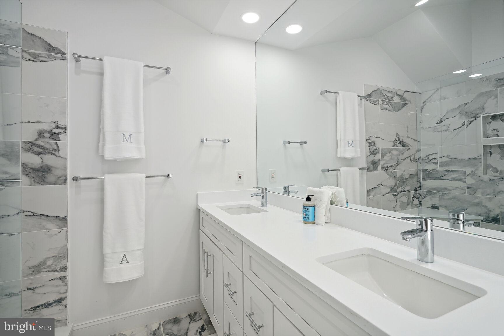 COURTHOUSE TRIANGLE - Residential Lease