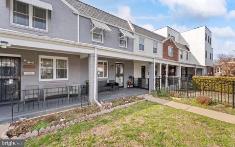 Photo of 432 19th Street NE, WASHINGTON, DC 20002 (MLS # DCDC2230050)