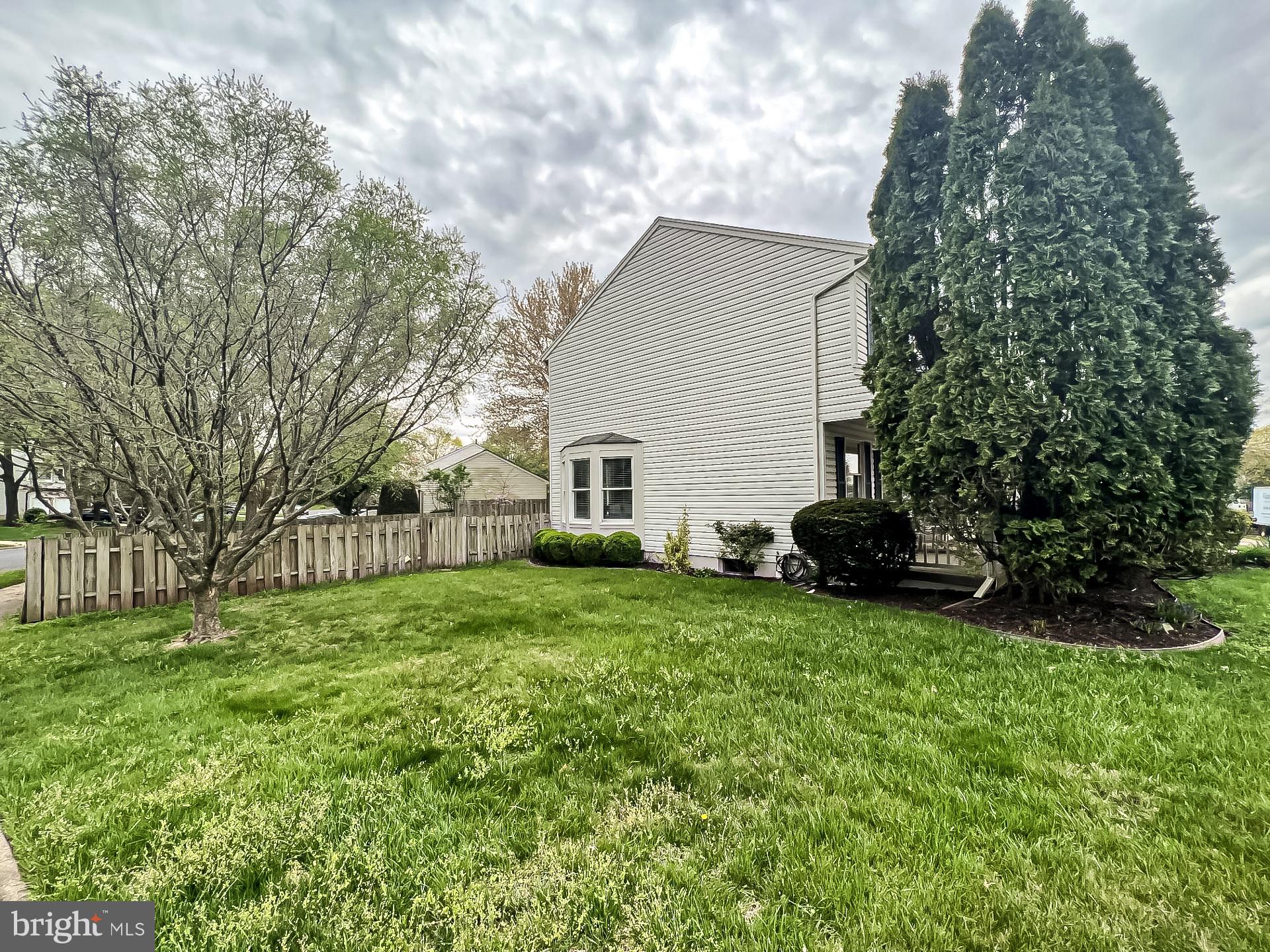 XANADU ESTATES - Residential Lease