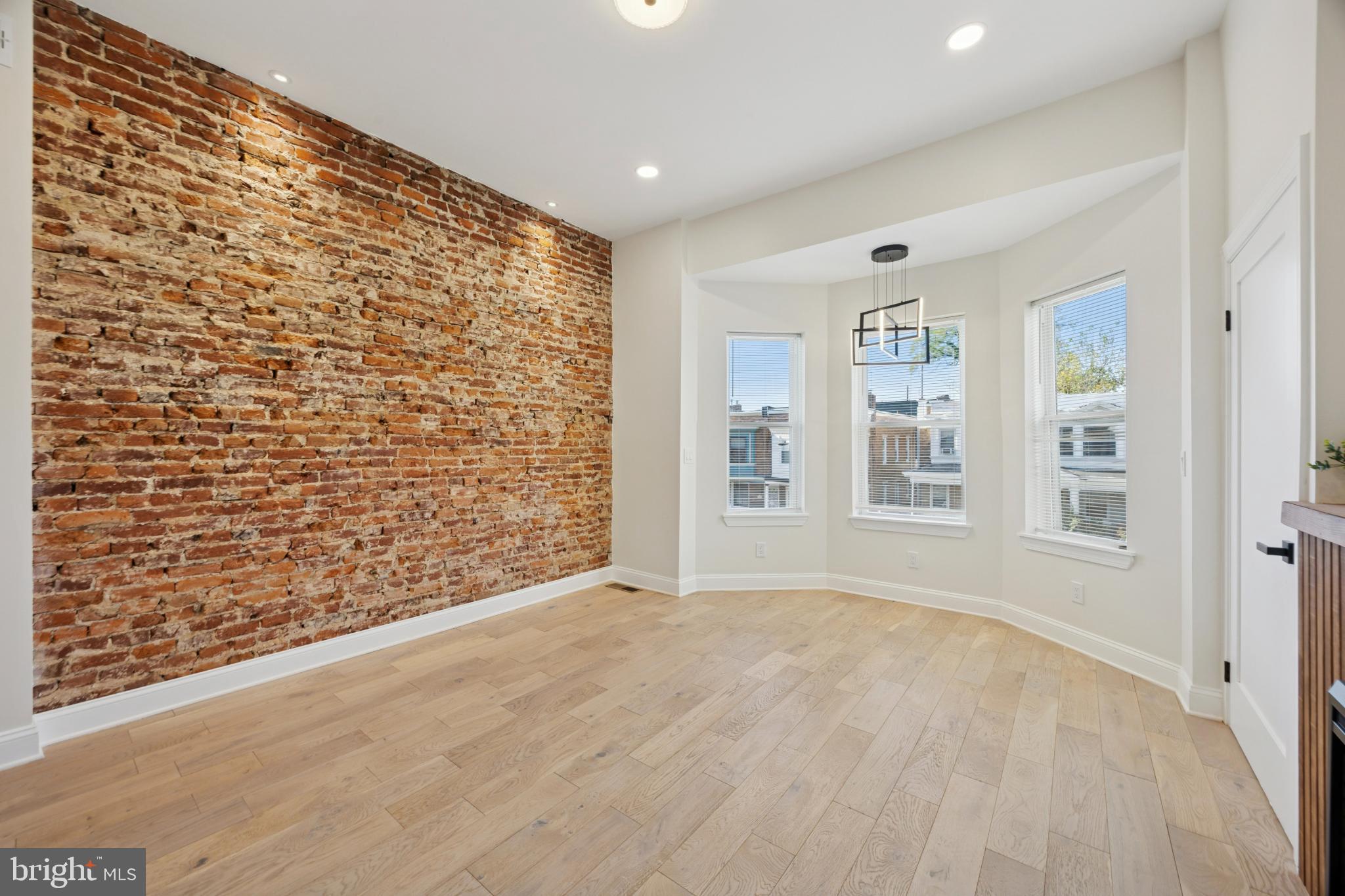 UNIVERSITY CITY - Residential