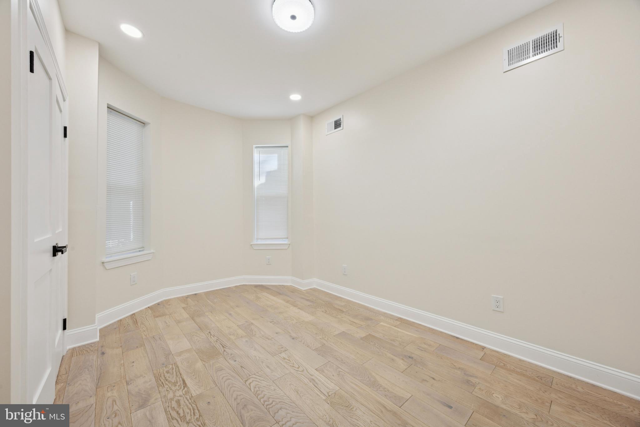 UNIVERSITY CITY - Residential