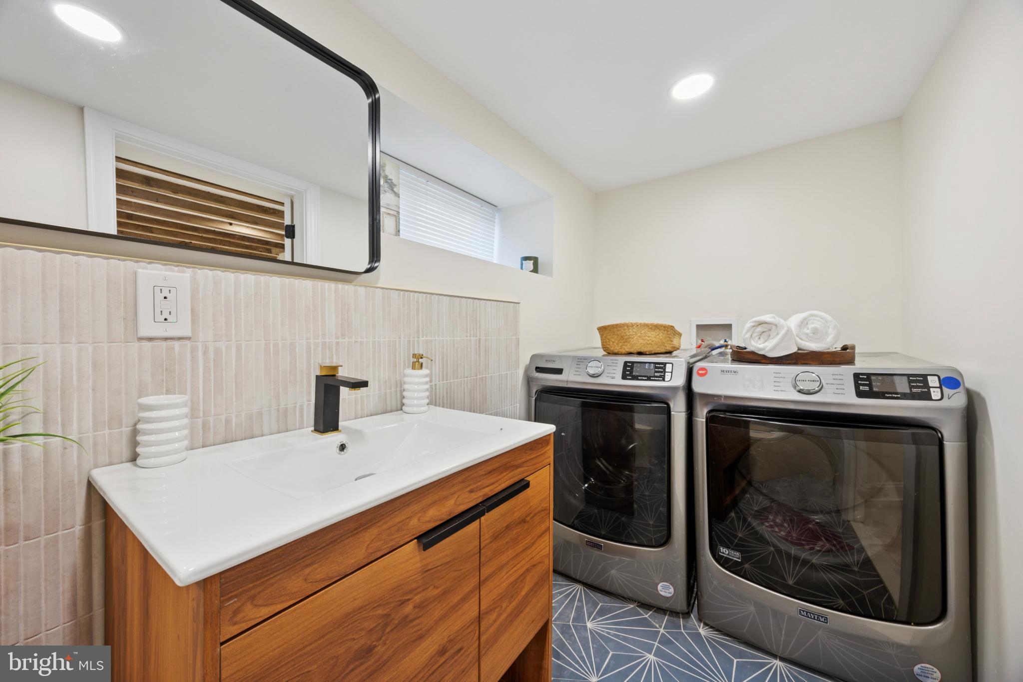 UNIVERSITY CITY - Residential