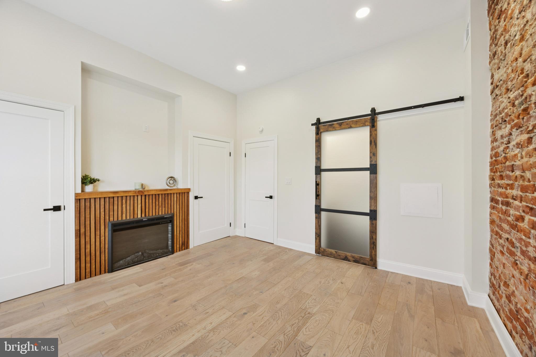 UNIVERSITY CITY - Residential